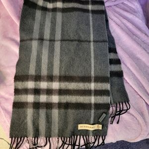 Burberry 100% Cashmere scarf